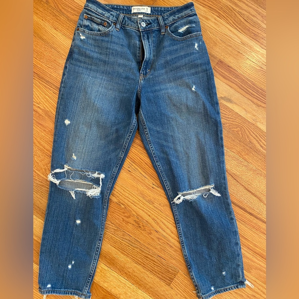 Women’s curve love mom jeans Abercrombie size 27/4